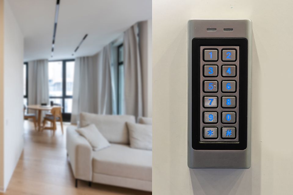 Digitale Türschloss-Sicherheitssysteme zur Zugangssicherung von Hotel- und Wohnungstüren. Elektronische Tastaturnummern.